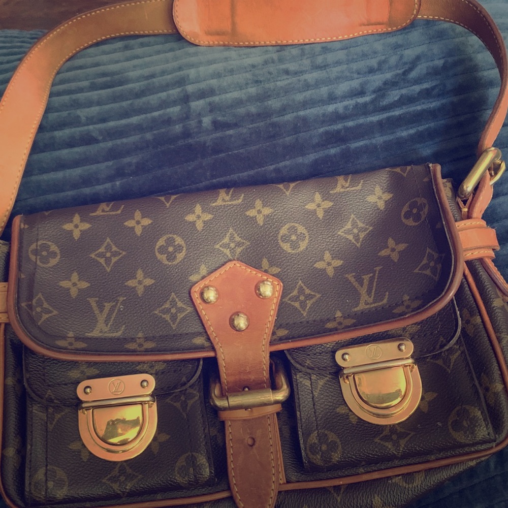 Authentic LV Hudson PM Bag - EUC!!